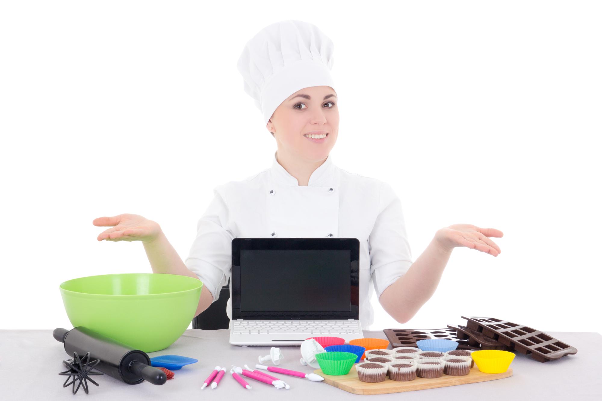 Chef che insegna tramite videochiamata